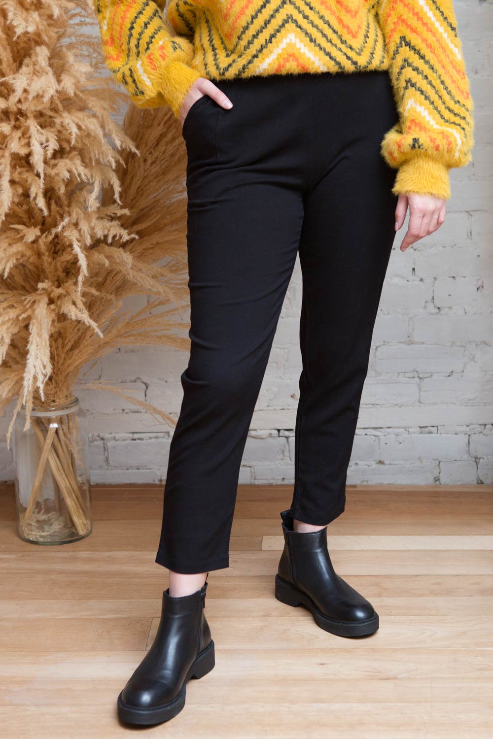 Lara Black Straight Leg Pants | La petite garçonne model
