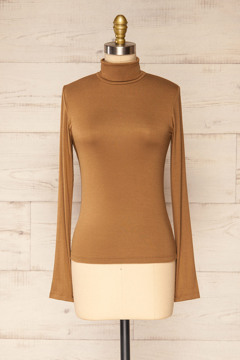 Lassi Caramel | Long Sleeve Turtleneck front view