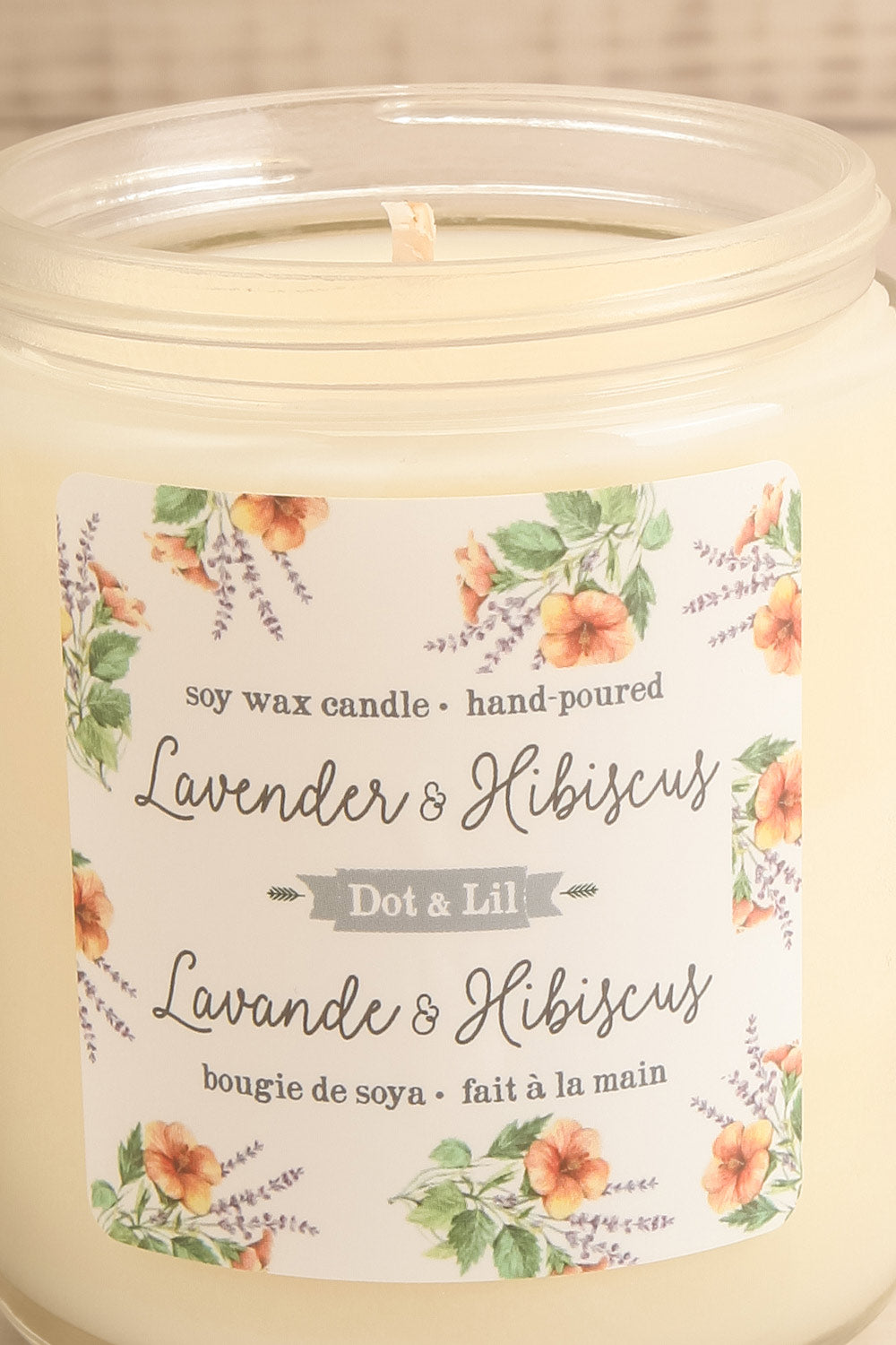 Lavender and Hibiscus Candle | La petite garçonne open close-up