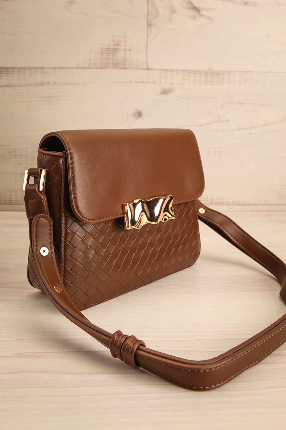 Lawrence Brown Woven Texture Handbag | La petite garçonne side view