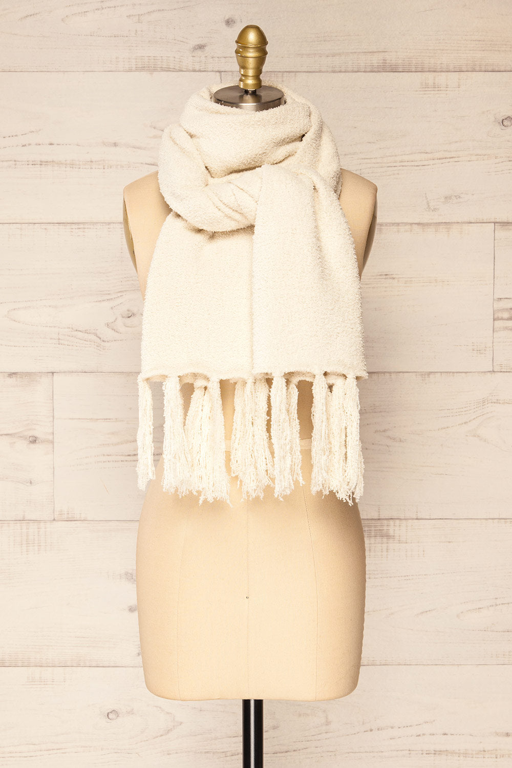 Le Chasseur Ivory Oversized Fluffy Fringed Scarf | La petite garçonne knot