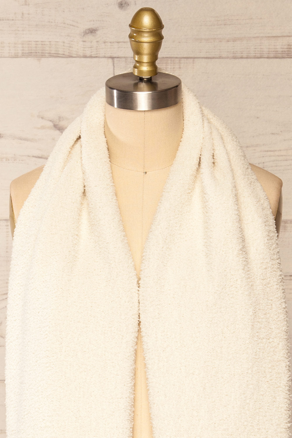 Le Chasseur Ivory Oversized Fluffy Fringed Scarf | La petite garçonne long close-up