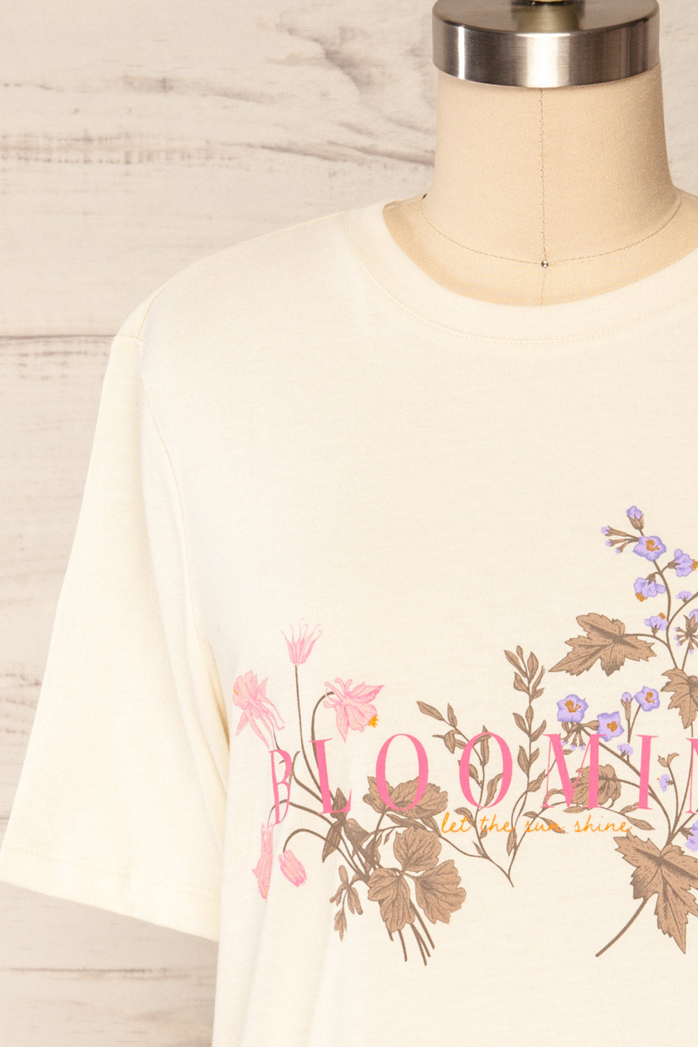 Leipzig Blooming Flowers T-Shirt | La petite garçonne front close-up
