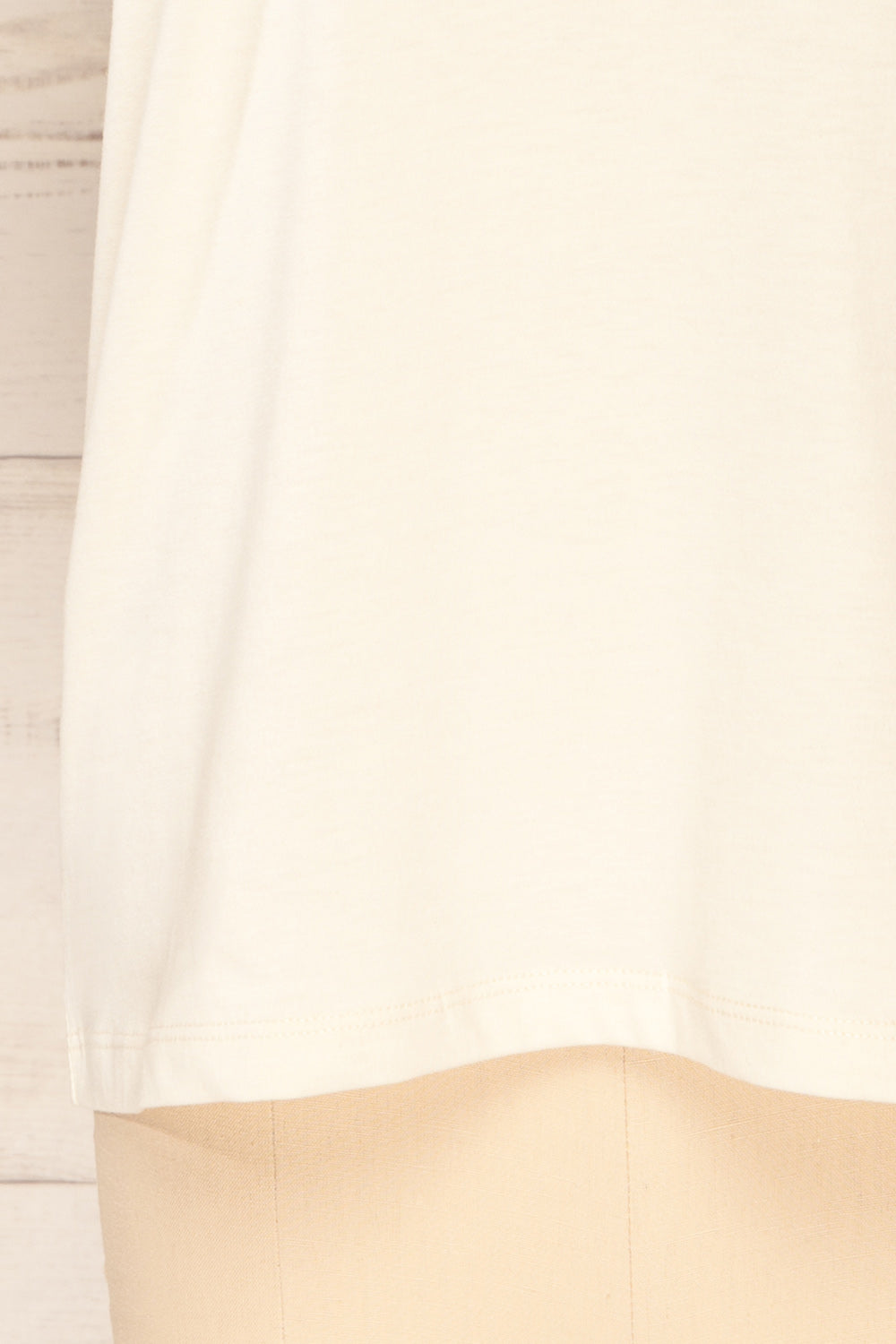 Leipzig Blooming Flowers T-Shirt | La petite garçonne bottom close-up