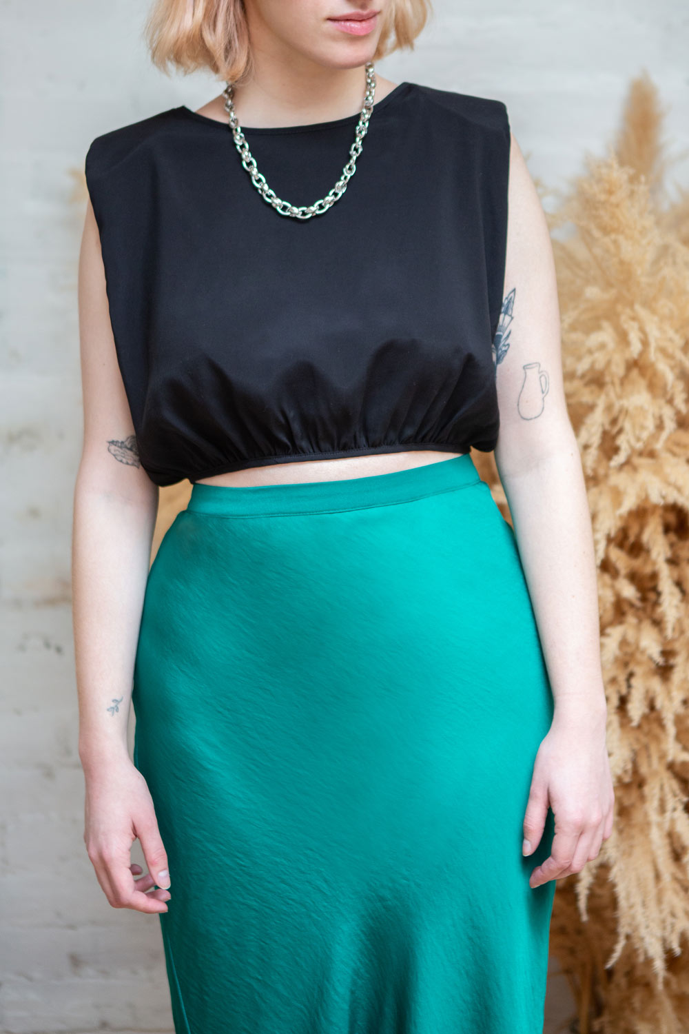 Leon Brown Shoulder Padded Crop Top | La petite garçonne model