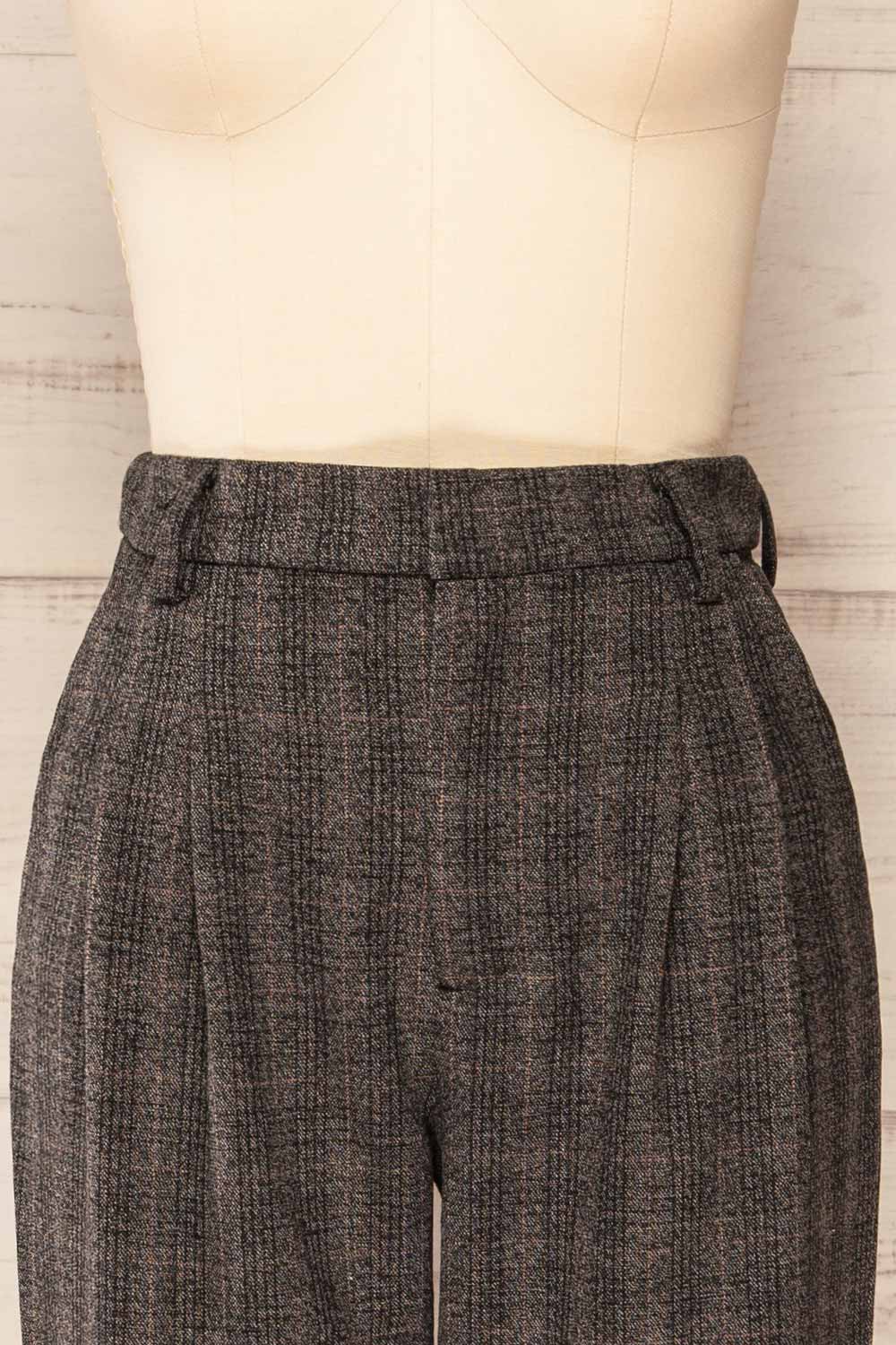 Liandrino High-Waisted Plaid Pants | La petite garçonne front close-up