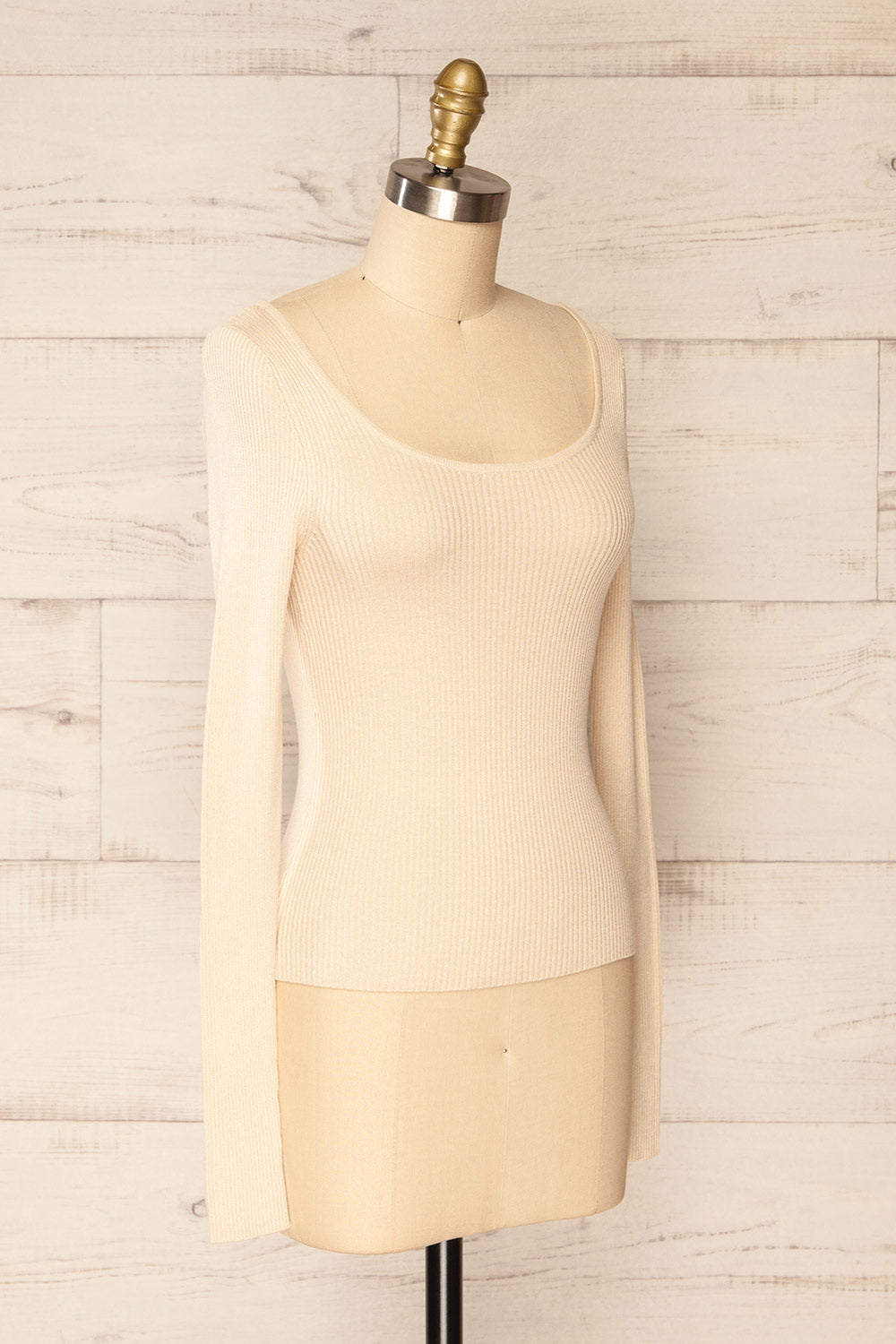 Limnaee Beige Haut Côtelé à Dos Croisé | La petite garçonne front close-up