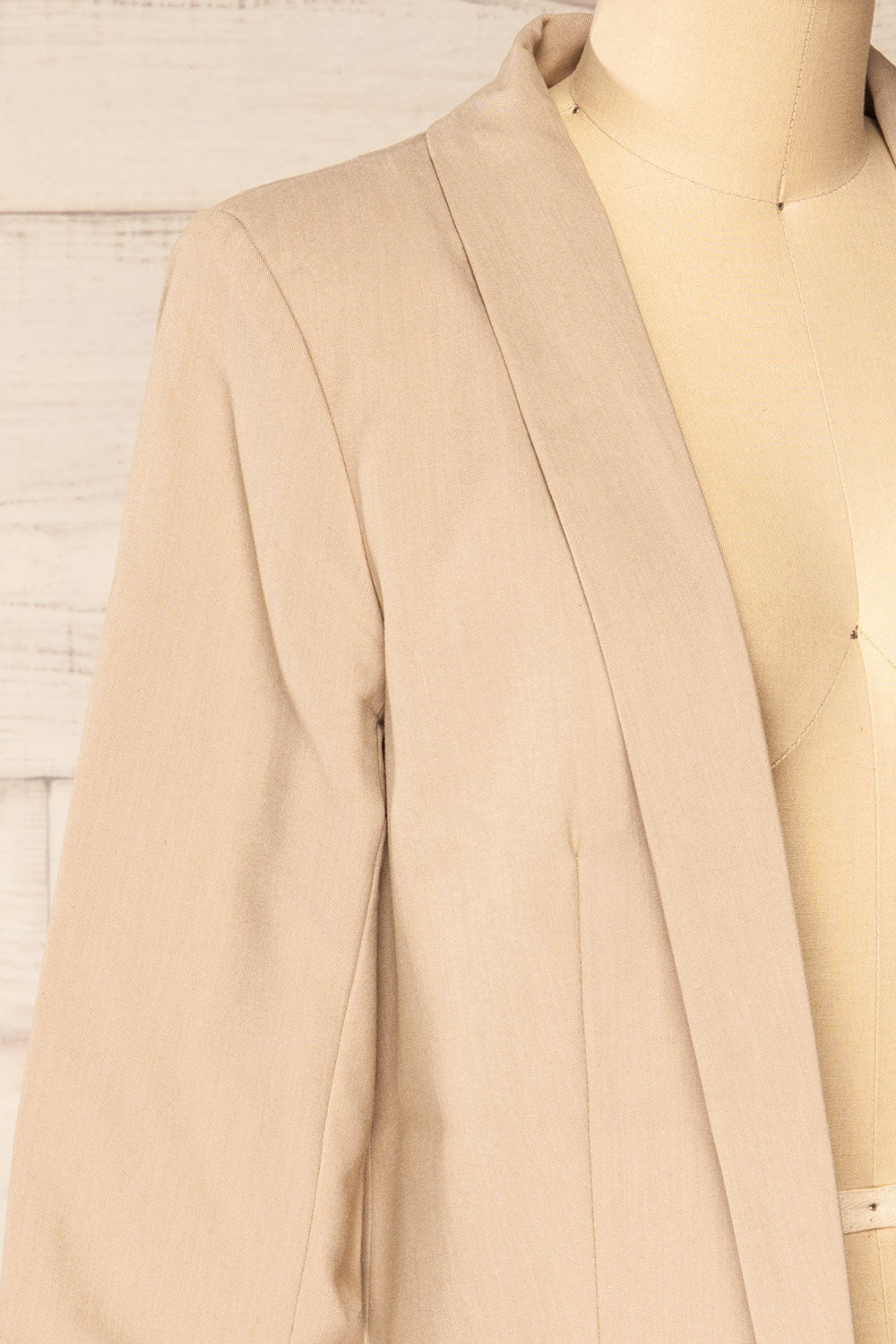 Linares Beige Long Classic Blazer | La petite garçonne side close-up