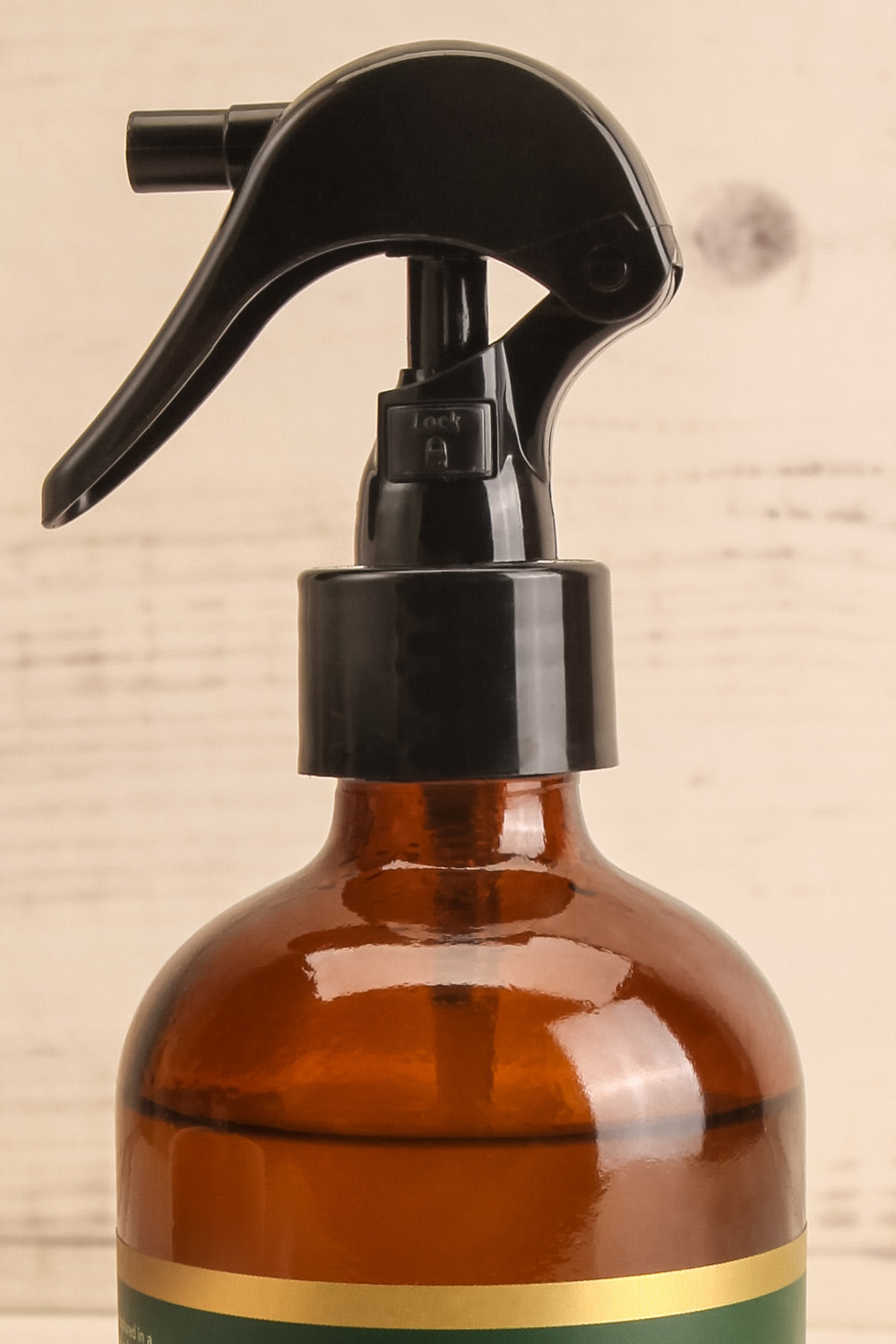 Room Spray Heritage Wood & Orange Blossoms | La petite garçonne top close-up