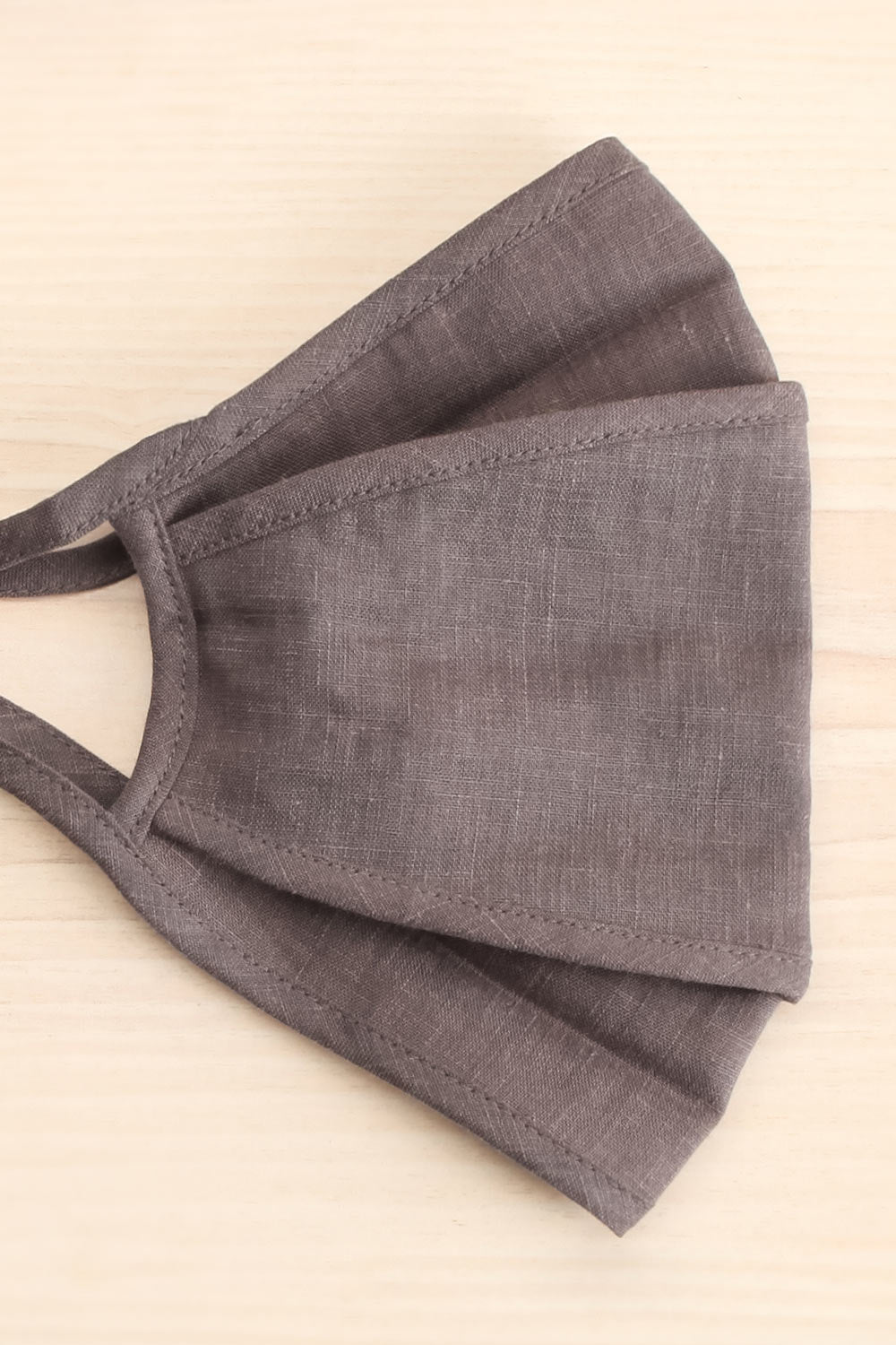 Linen Face Mask Dark Grey | La petite garçonne open close-up