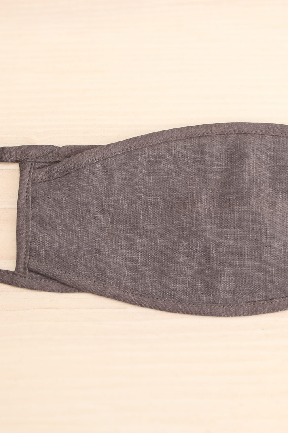 Linen Face Mask Dark Grey | La petite garçonne close-up