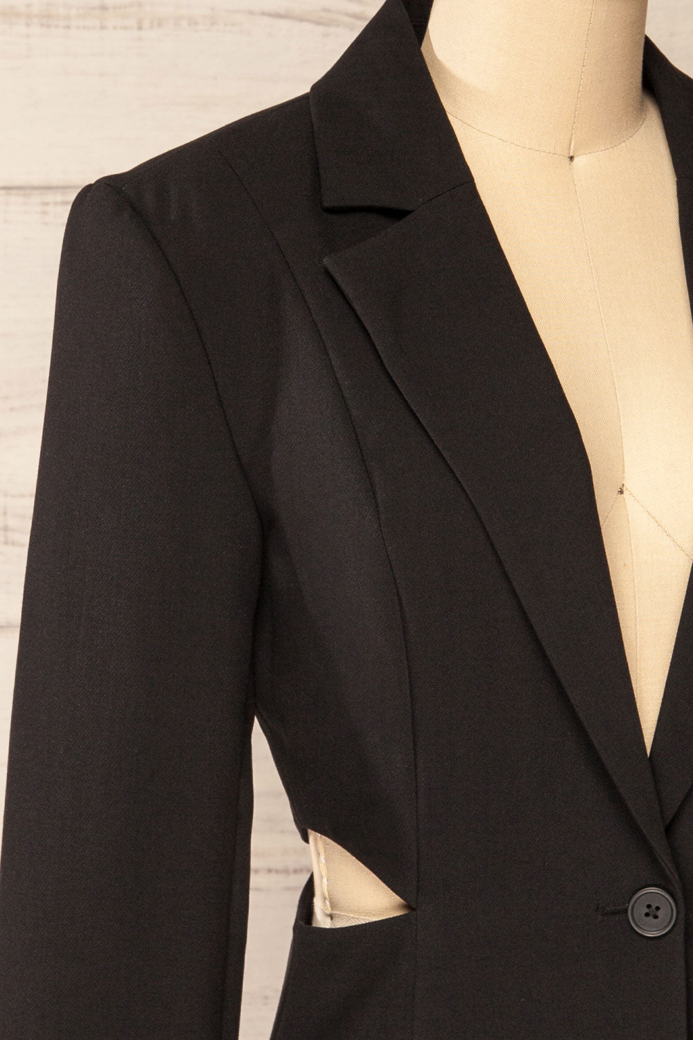 Linkoping Black | Blazer w/ Side Cut-Outs | La petite garçonne side close-up