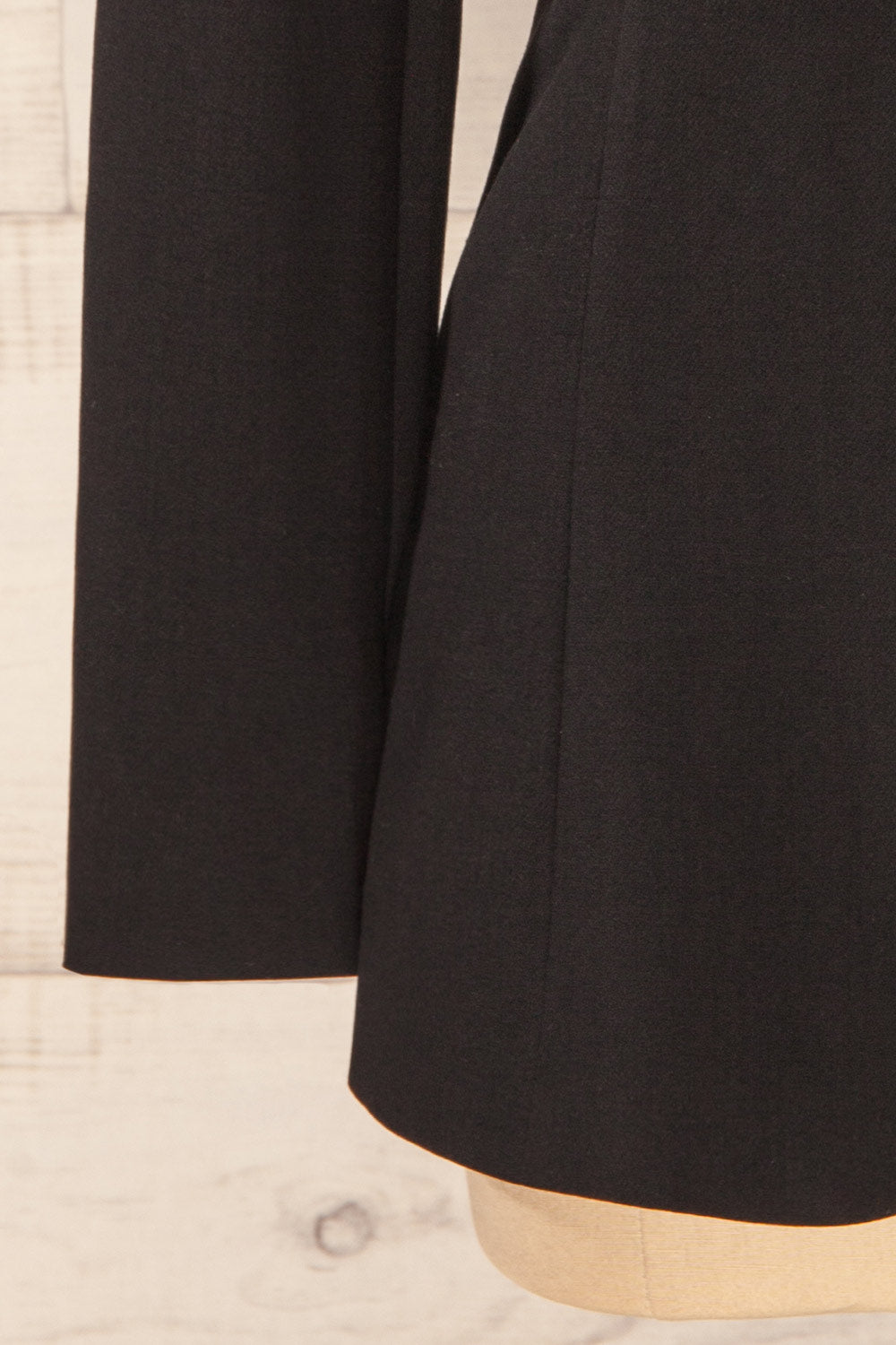 Linkoping Black | Blazer w/ Side Cut-Outs | La petite garçonne sleeve