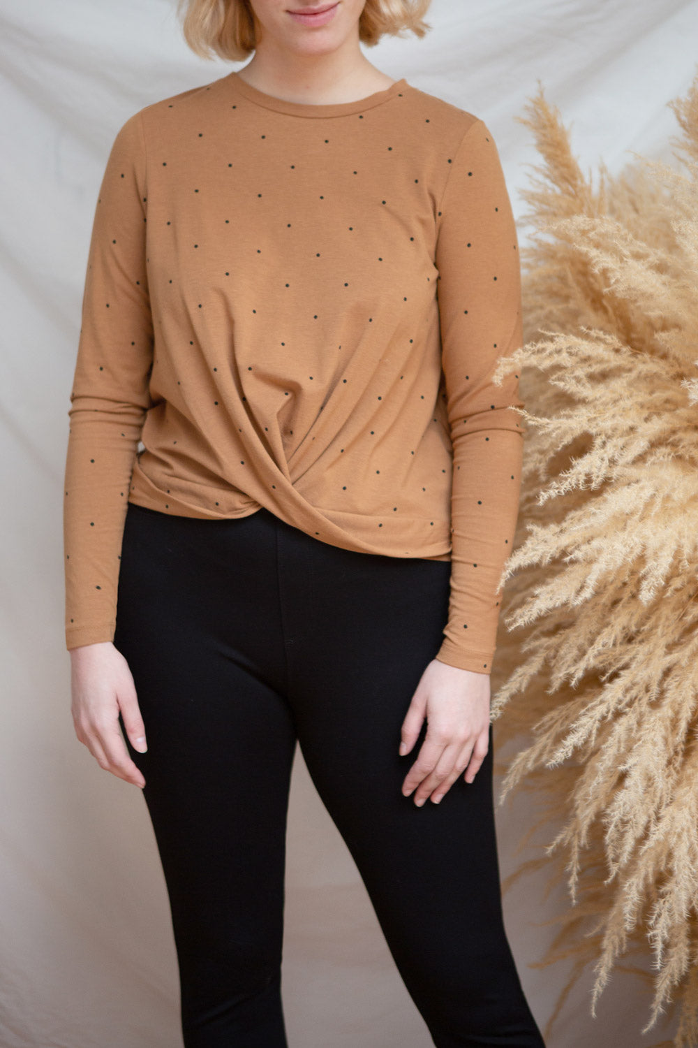 Liski Black Polka Dot Knotted Top | La petite garçonne model