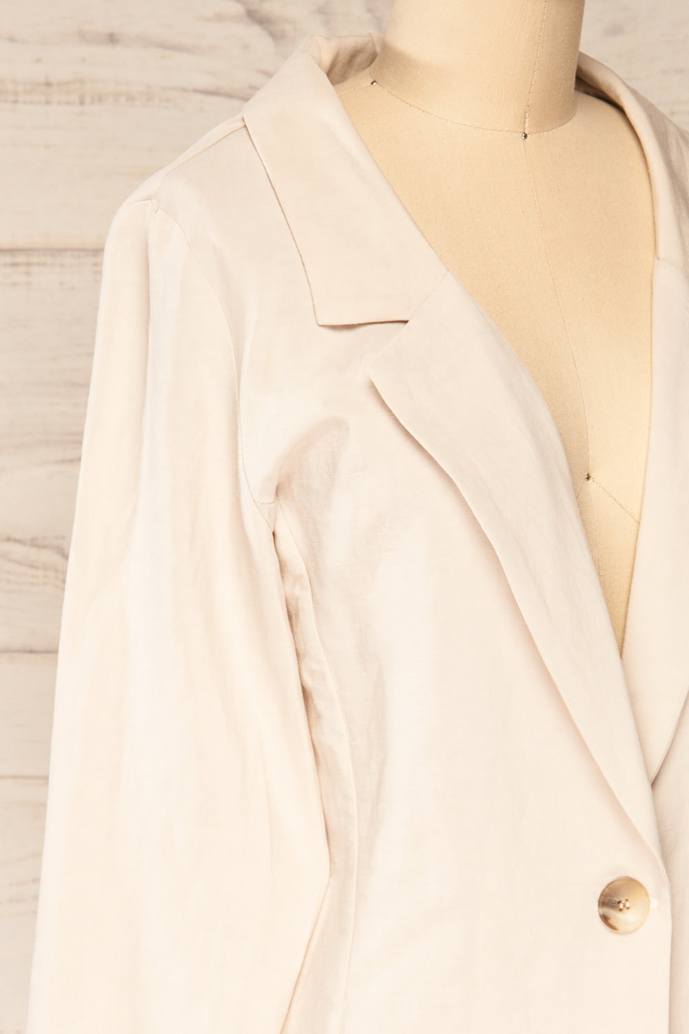 Louisse Beige Faux-Linen Single Button Blazer | La petite garçonne side close-up