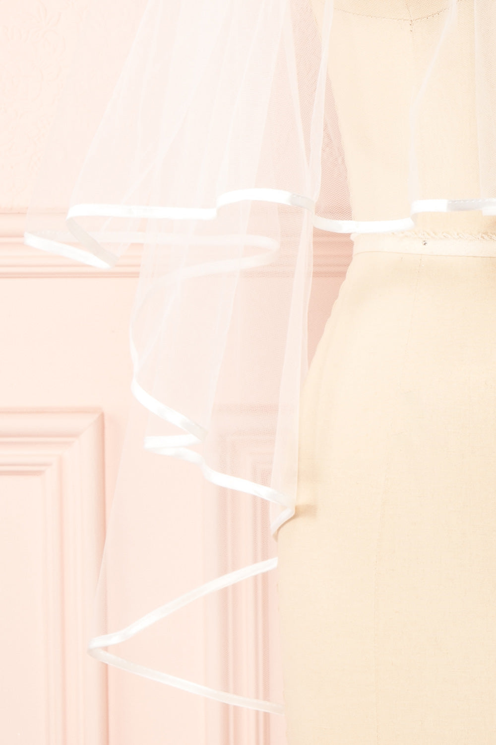 Lowise Simple Bridal Veil w/ Satin Trim | Boudoir 1861 details