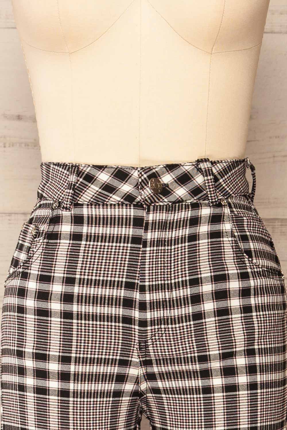 Lugo Fitted Plaid Straight Leg Pants | La petite garçonne front close-up