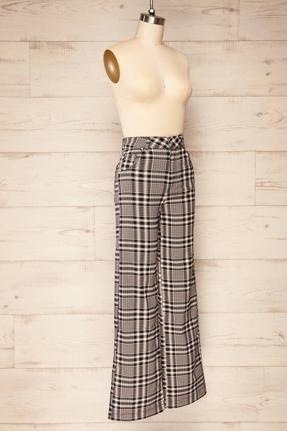 Lugo Fitted Plaid Straight Leg Pants | La petite garçonne side view