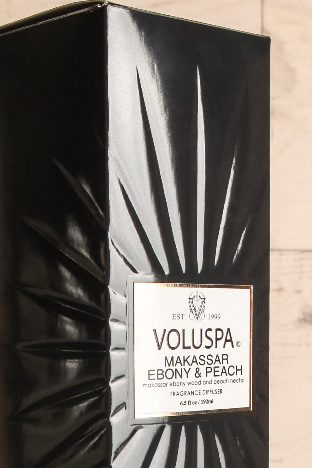 Fragrance Diffuser Makassar Ebony Peach | La petite garçonne box close-up