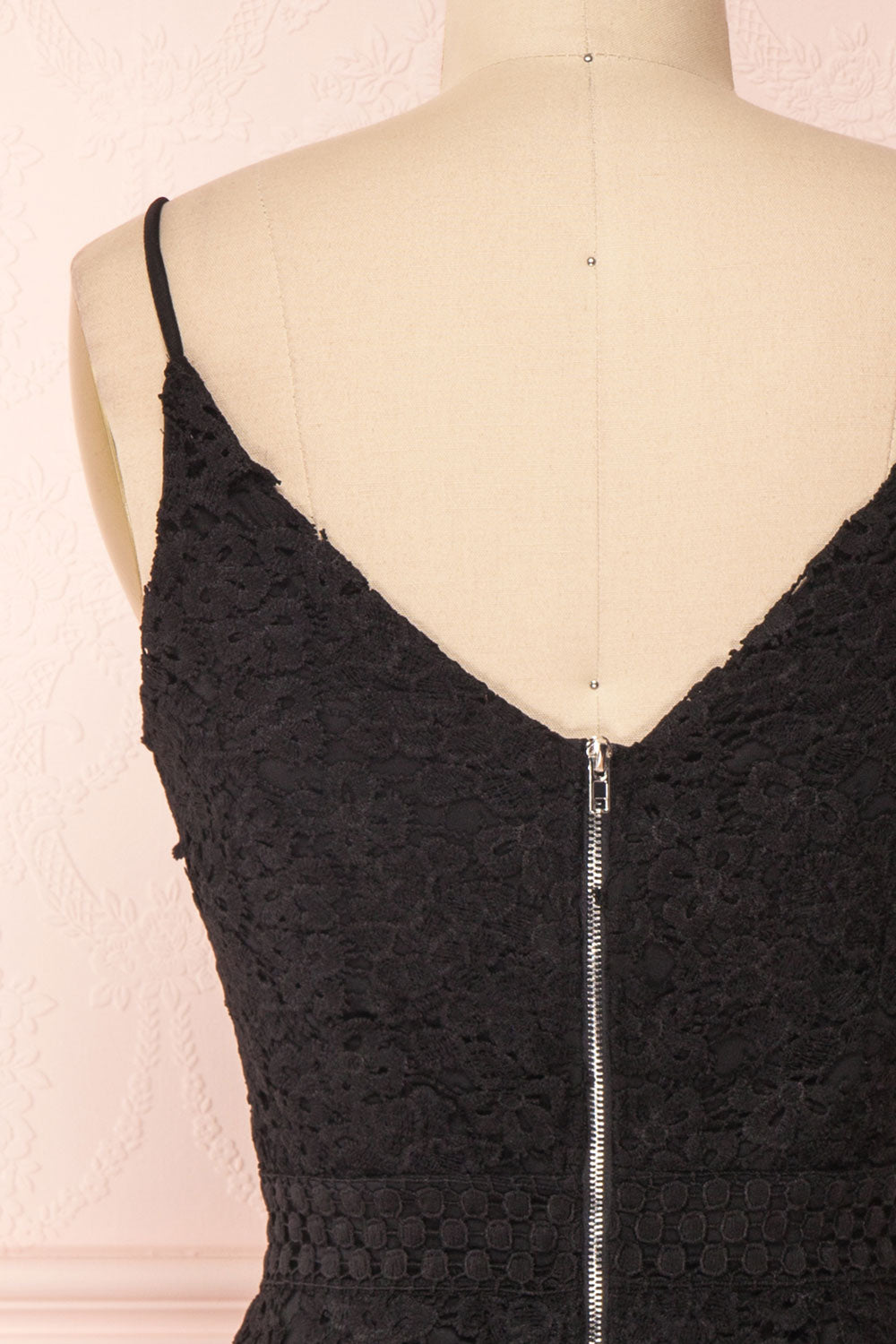 Marisela Black Lace Cocktail Dress | Robe en Dentelle back close up | Boutique 1861