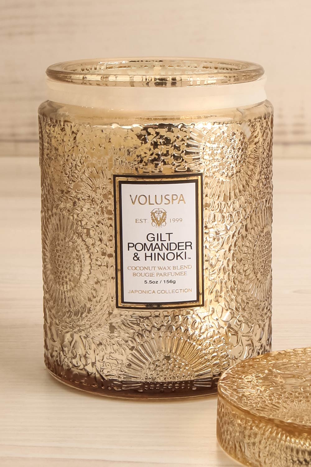 Medium Glass Candle Mokara by Voluspa | La petite garçonne open close-up