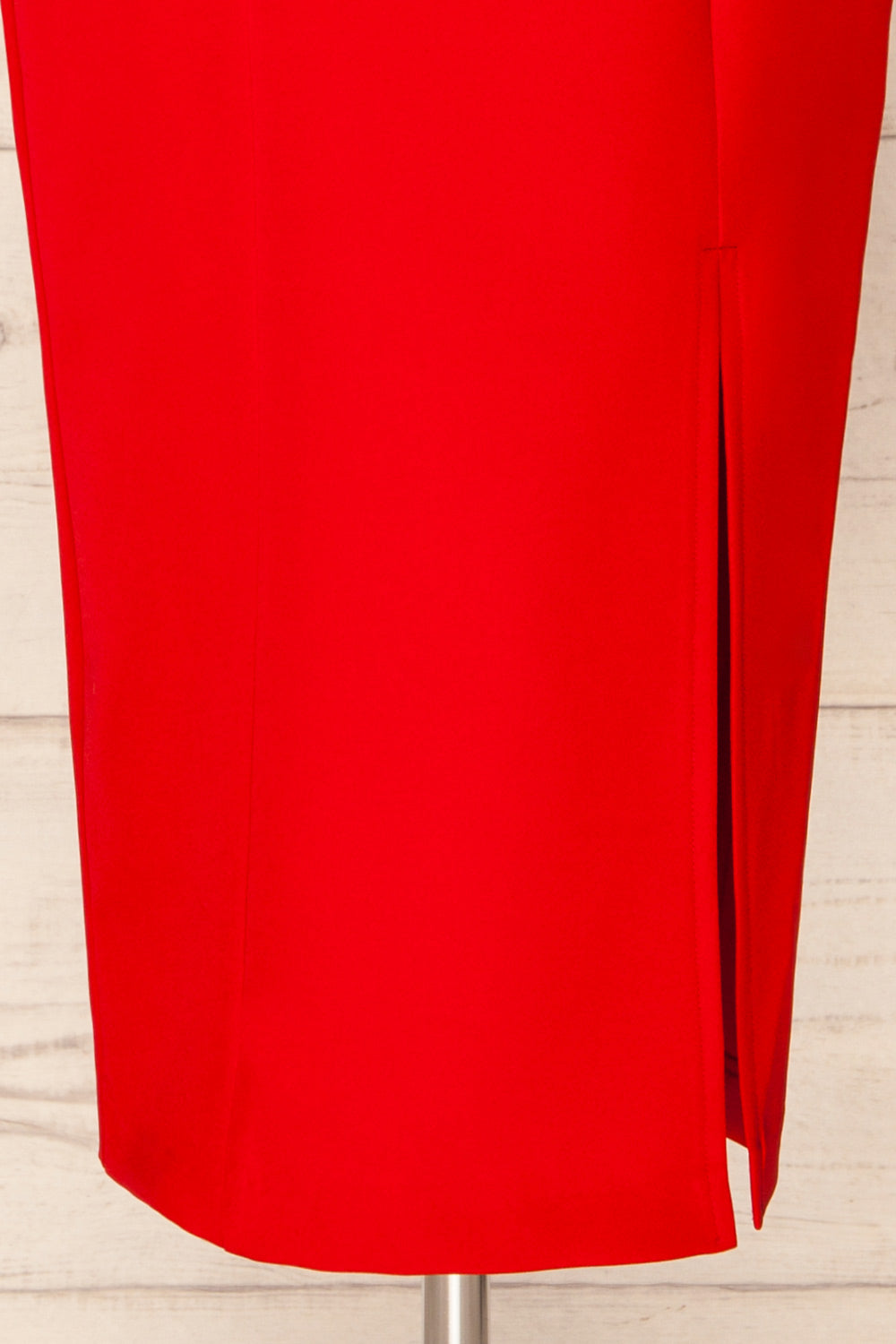 Miira Red Fitted Midi Dress w/ Sweetheart Neckline | La petite garçonne bottom