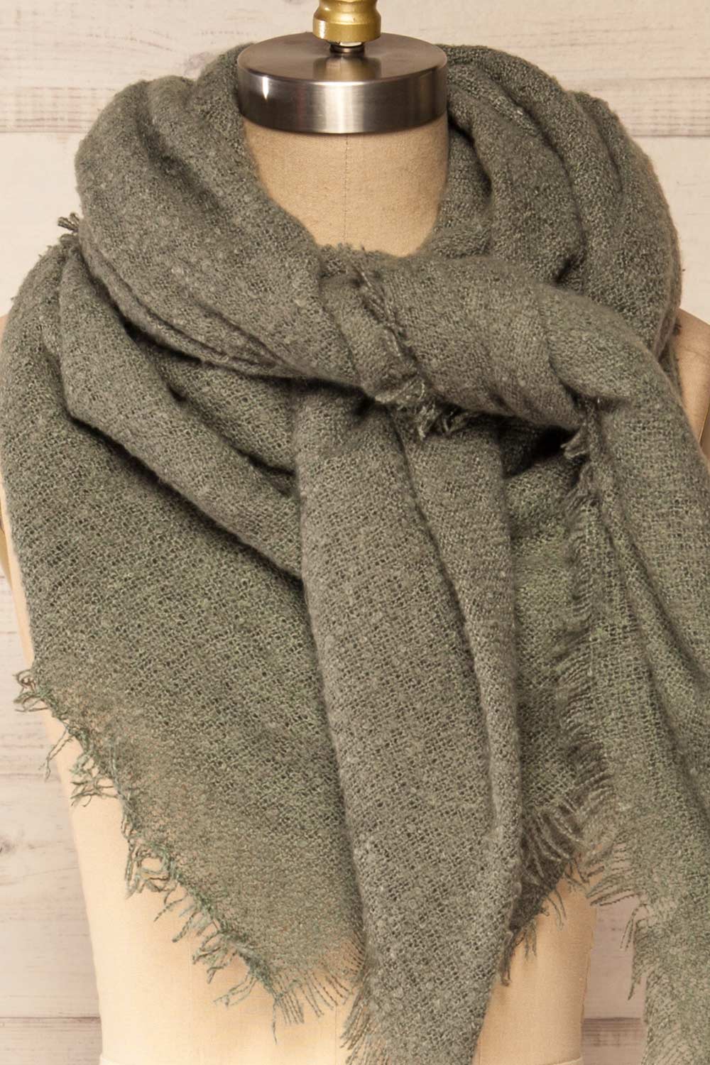 Mohaire Grey Soft Knit Scarf | La petite garçonne close-up
