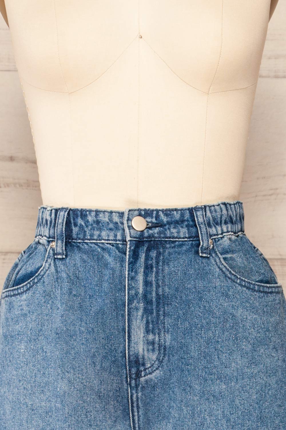 Mokrutan Blue High Waisted Mom Jeans | La petite garçonne front close up