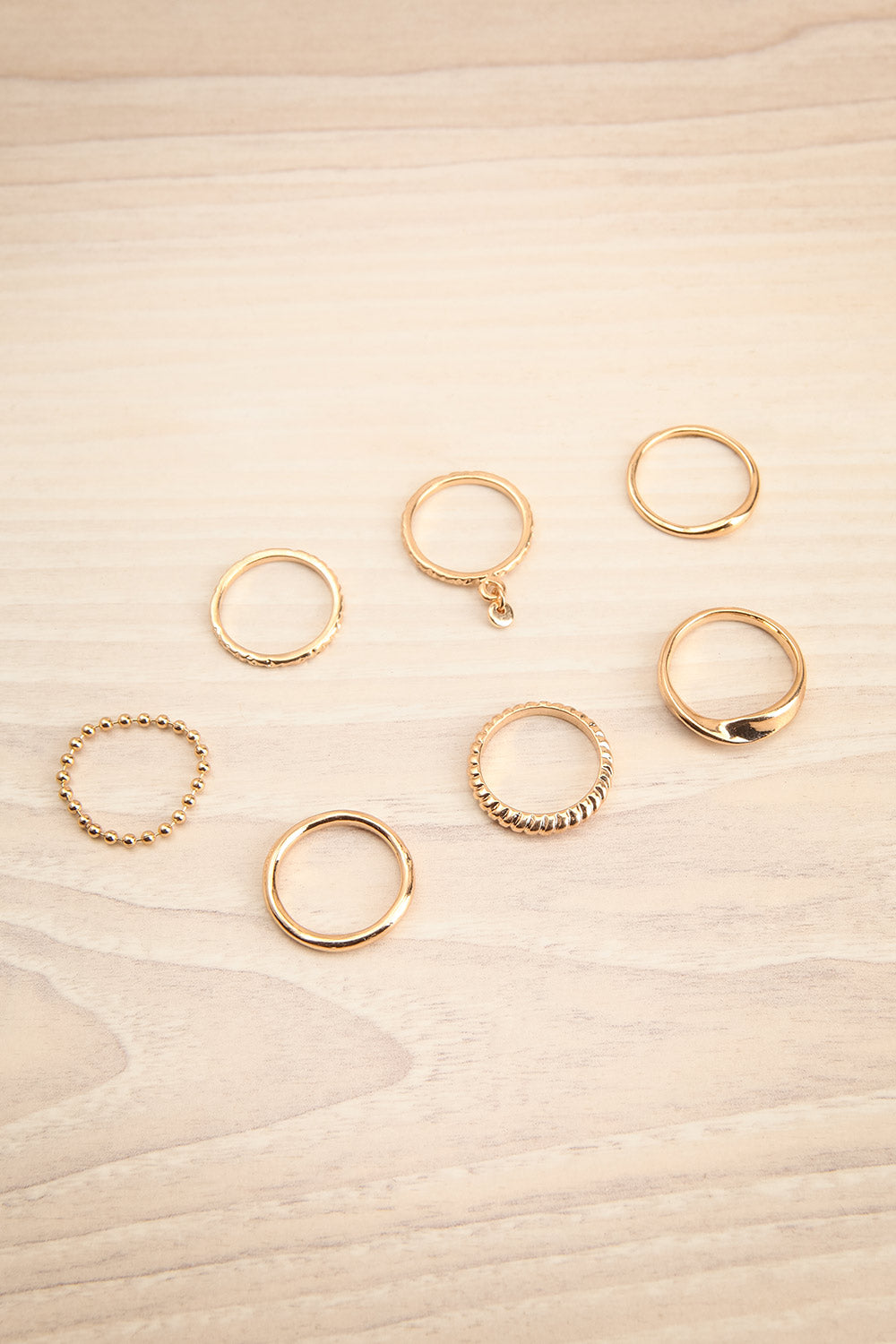Mosgiel Gold Set of 7 Stackable Minimalist Rings | La petite garçonne