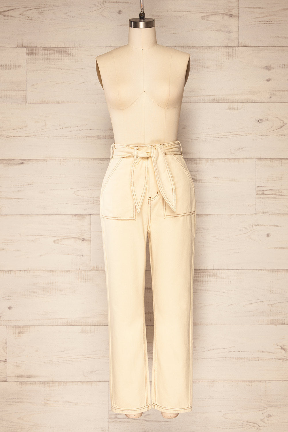 Mostoles High-Waisted Beige Denim Pants w/ Belt | La petite garçonne front view belt