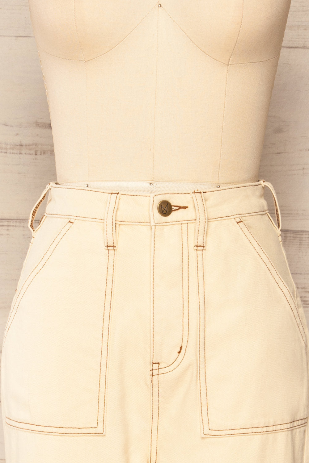 Mostoles High-Waisted Beige Denim Pants w/ Belt | La petite garçonne close-up