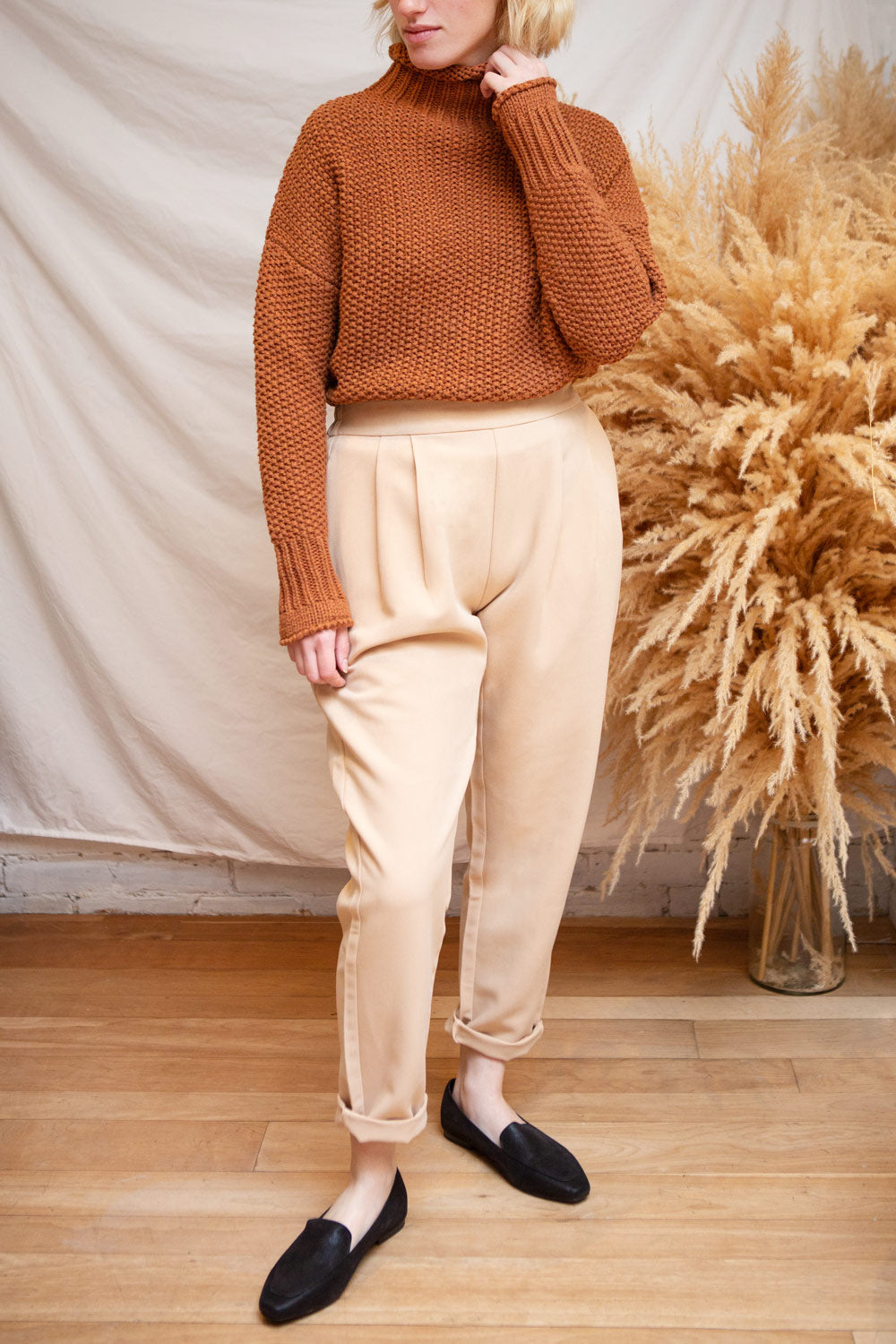 Murcie Orange Turtleneck Knitted Sweater | La petite garçonne model
