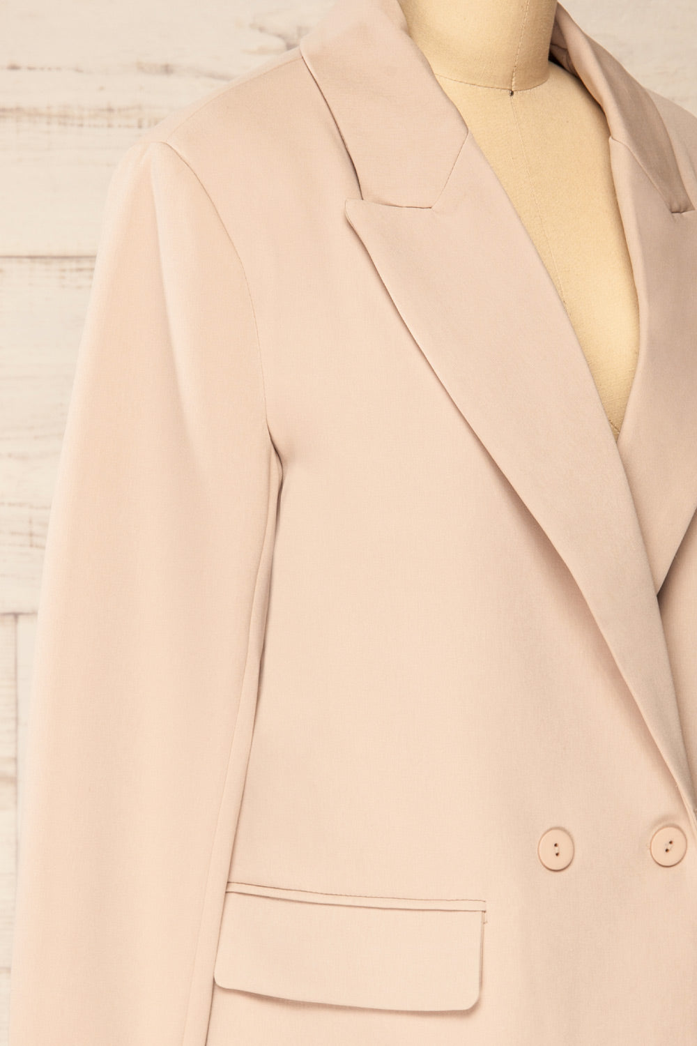 Muryn Sand Oversized Blazer | La petite garçonne side close-up