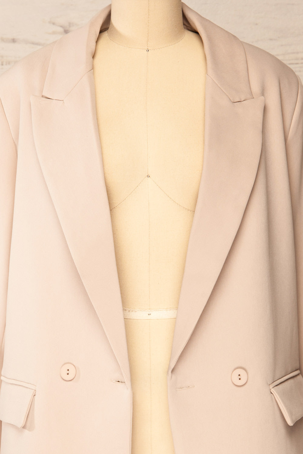 Muryn Sand Oversized Blazer | La petite garçonne open close-up
