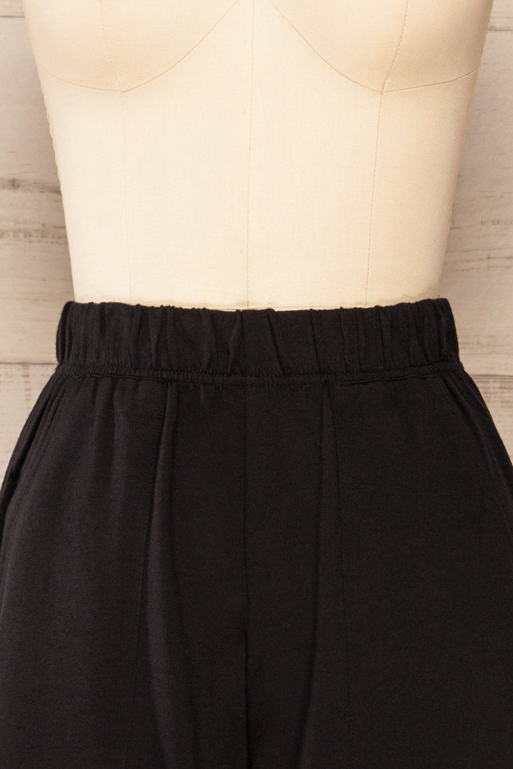 Naas Black Jogger Short With Pockets | La petite garçonne front close-up