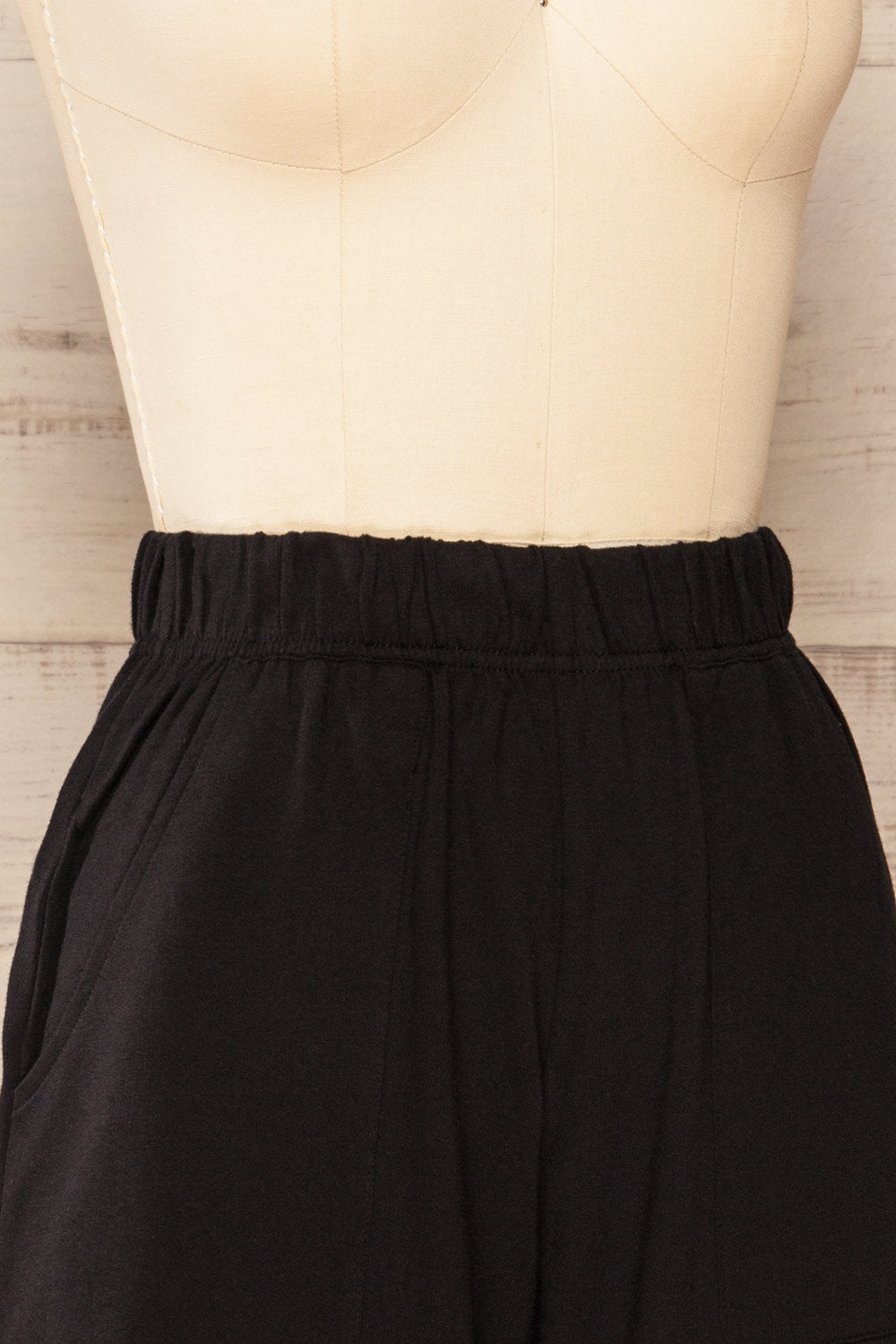 Naas Black Jogger Short With Pockets | La petite garçonne side close-up