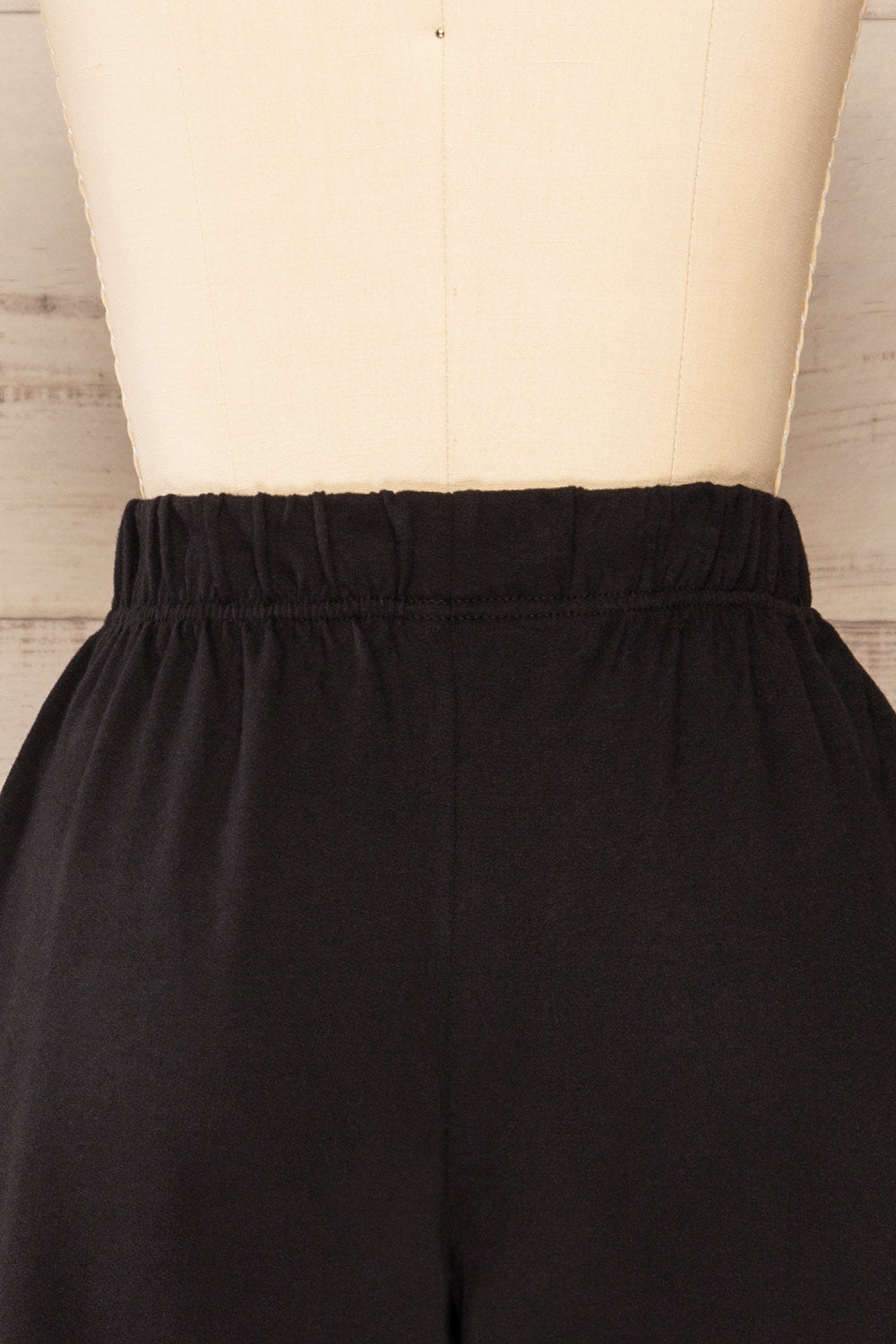 Naas Black Jogger Short With Pockets | La petite garçonne back close-up