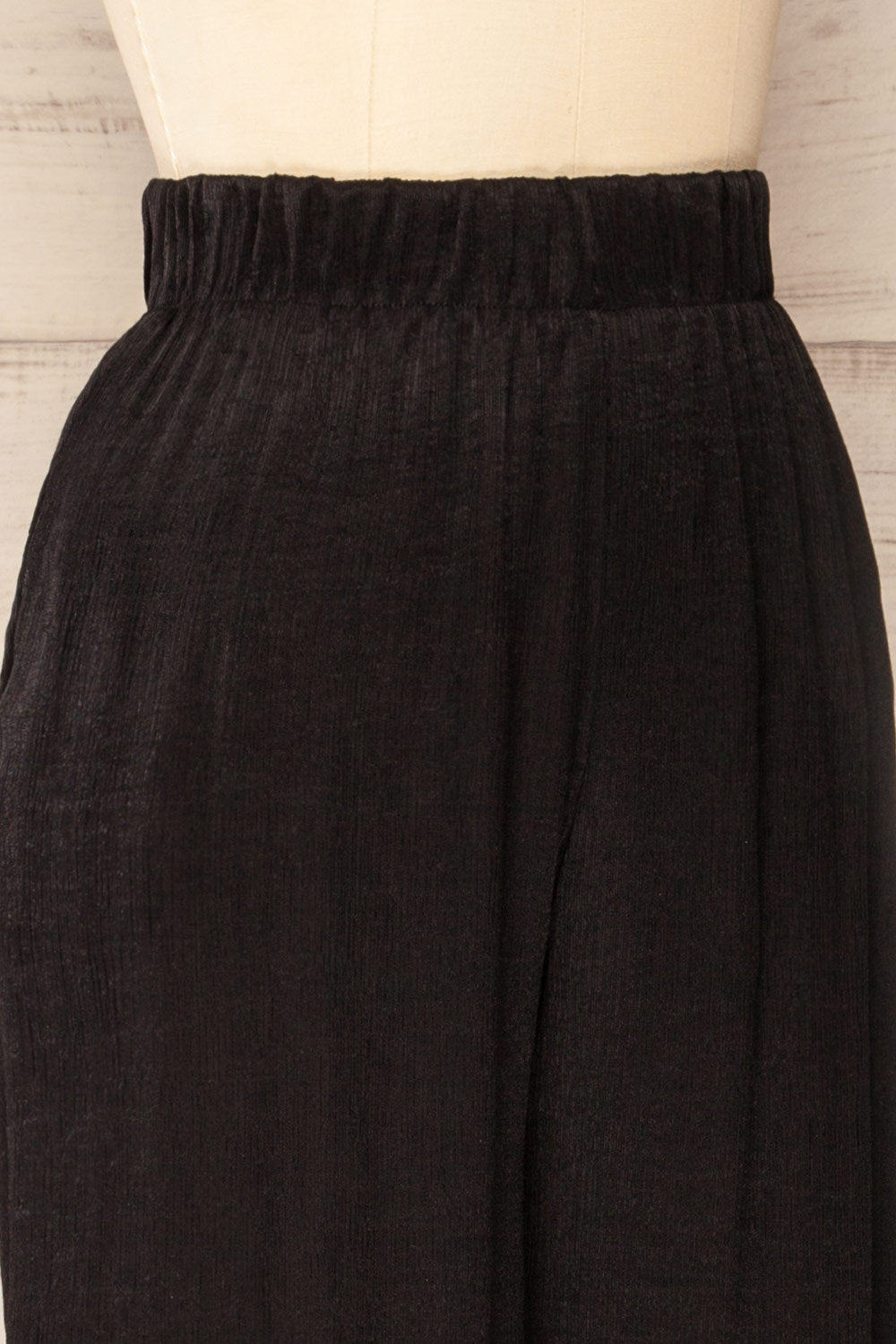 Napola Black High-Waisted Pants w/ Side Pockets | La petite garçonne side close-up