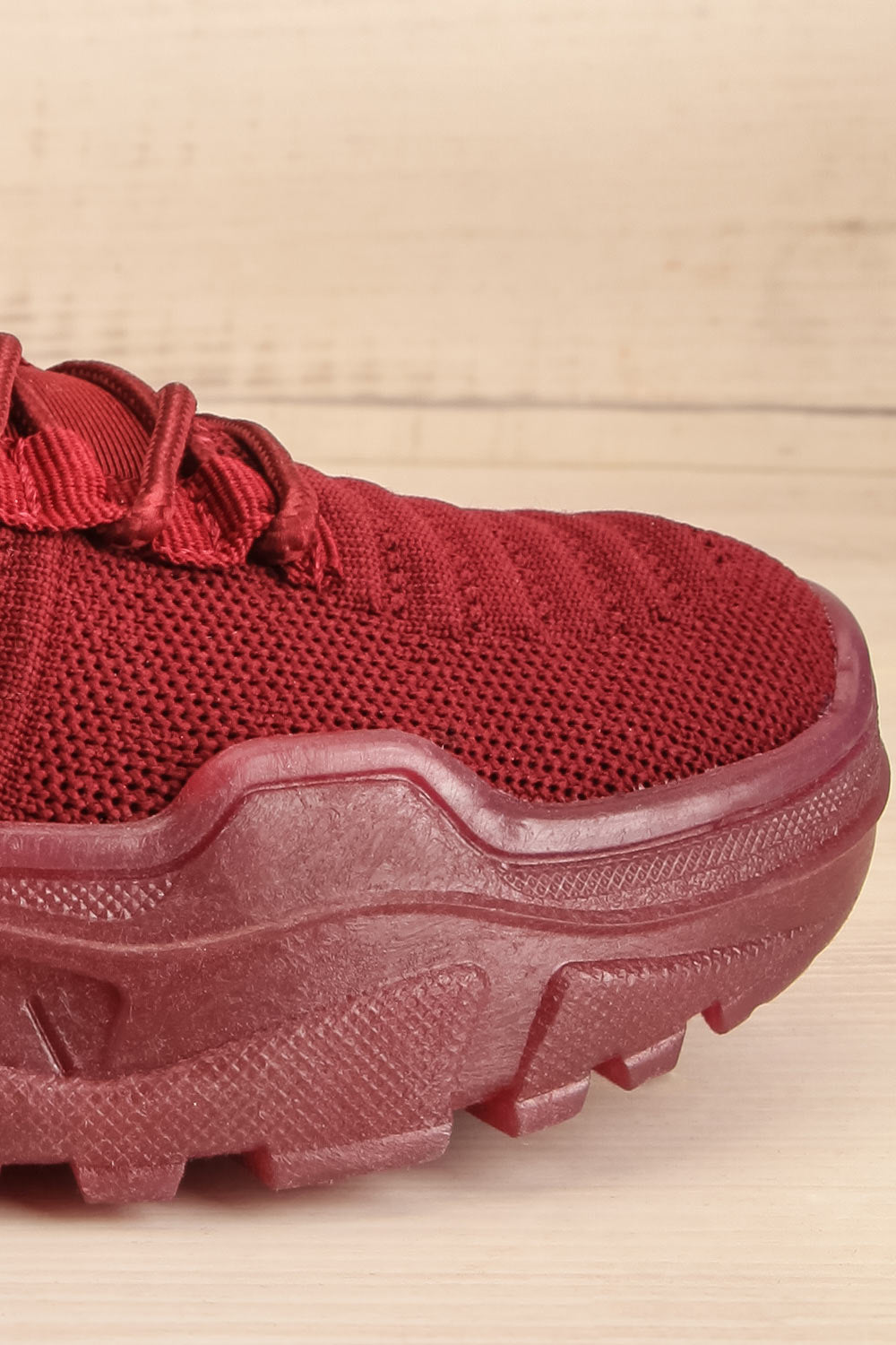 Nikey Beige Lace-Up Sneakers | La petite garçonne side front close-up