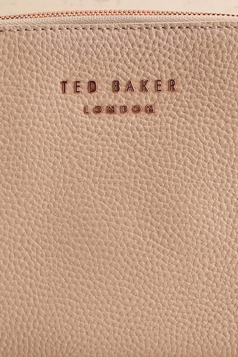 Niran Taupe Crossbody Bag | Sac | La Petite Garçonne Chpt. 2 logo close-up