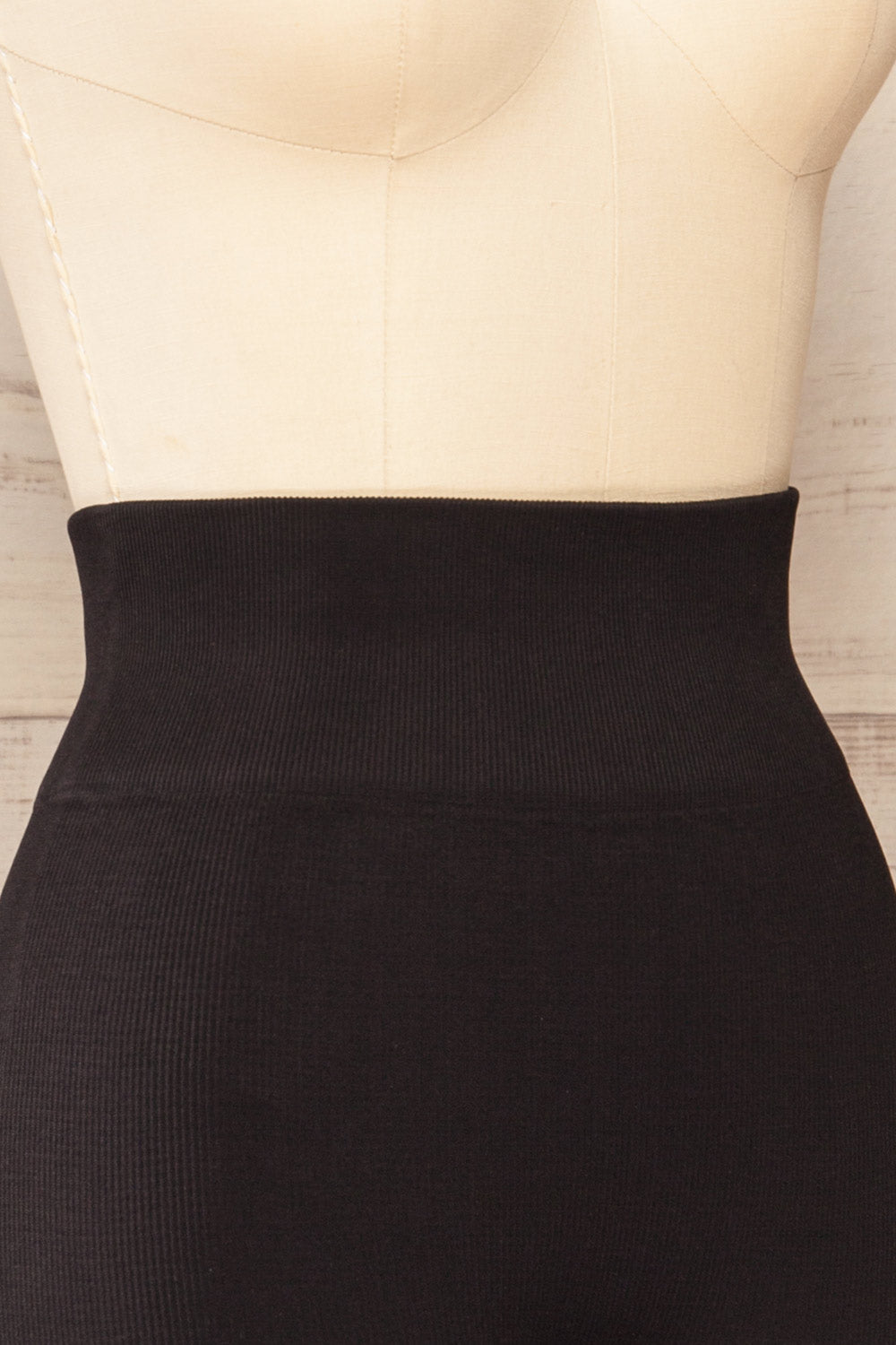 Noci Black Seamless Ribbed Biker Shorts | La petite garçonne side close-up