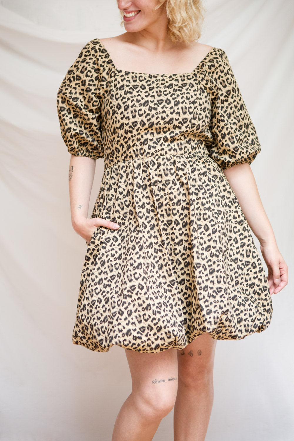 Noemimi Short Leopard Print Dress w/ Ruched Back | La petite garçonne model