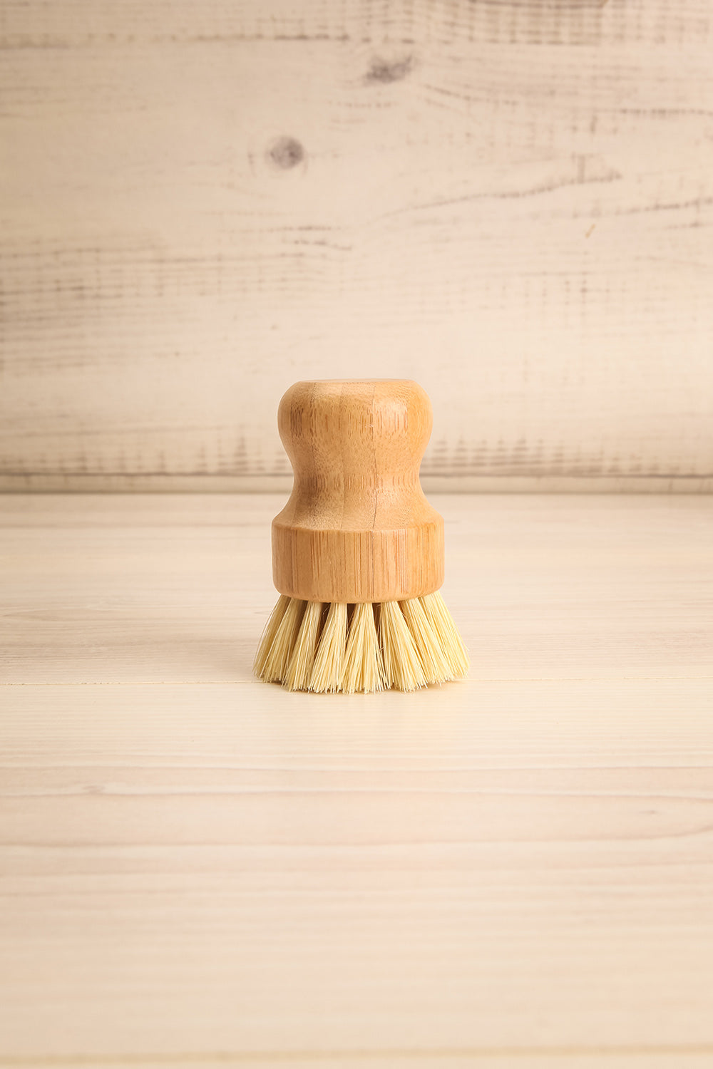 Nukubati Brush | Brosse | La Petite Garçonne Chpt. 2