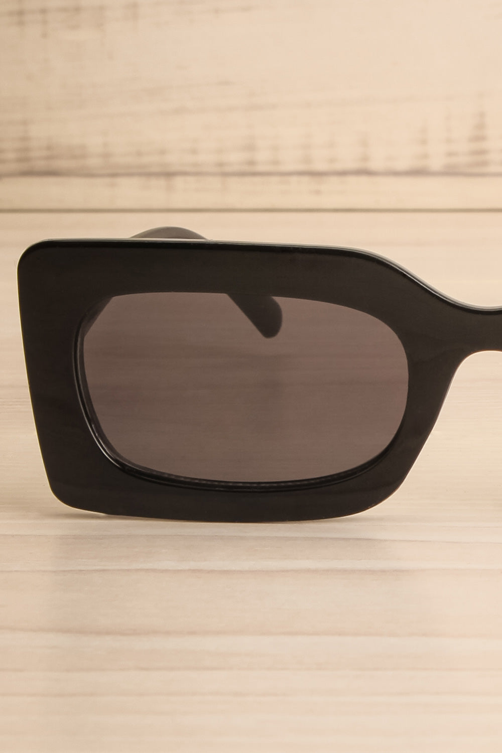 NUMBA NOIR/BLACK front close-up