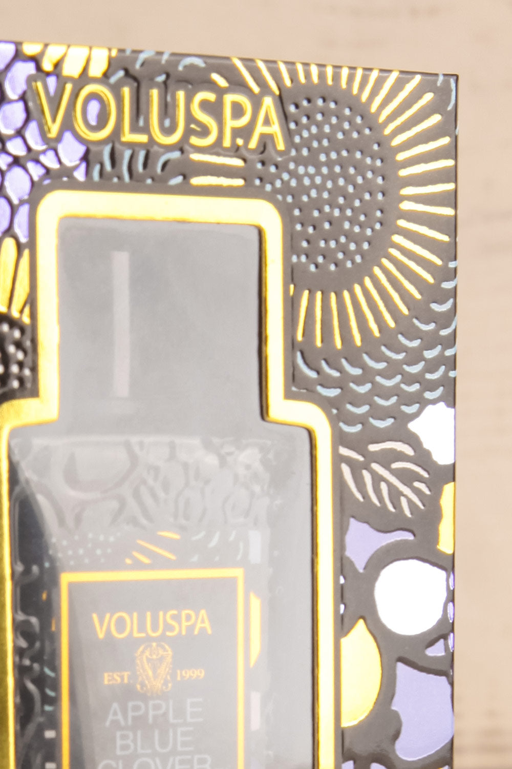 Oil for Diffuser Apple Blue Clover by Voluspa | La petite garçonne box close-up