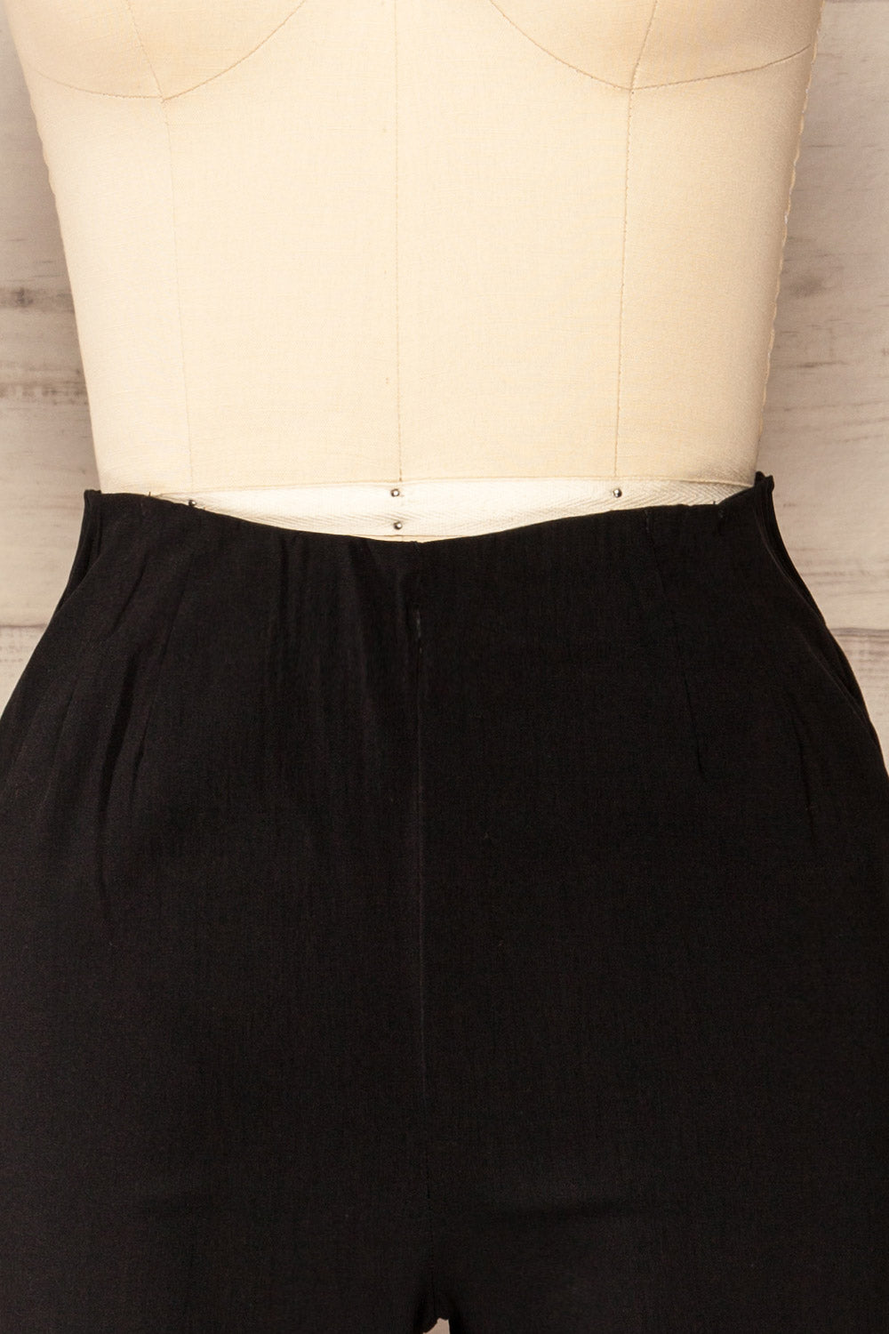 Orsova Black Fitted Pants w/ Stretchable Waist | La petite garçonne front close up