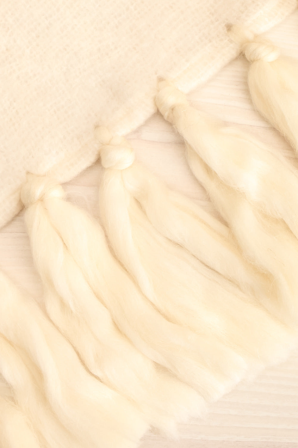 Oslo Throw Ivory | La petite garçonne close-up