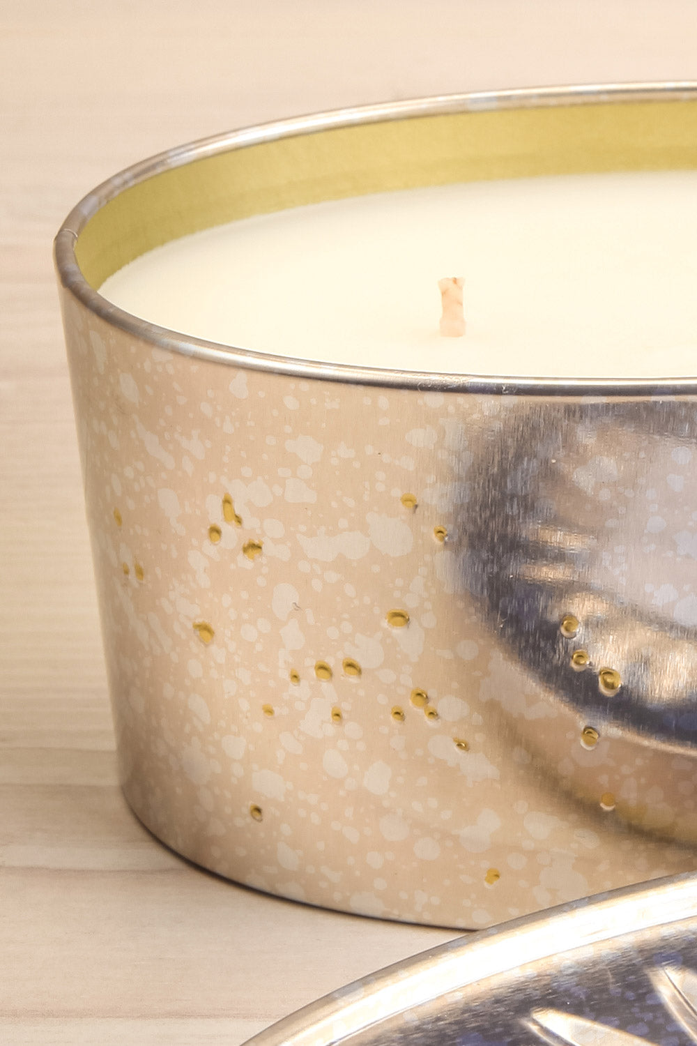 Oval Tin Candle Blond Tabac | La petite garçonne open close-up