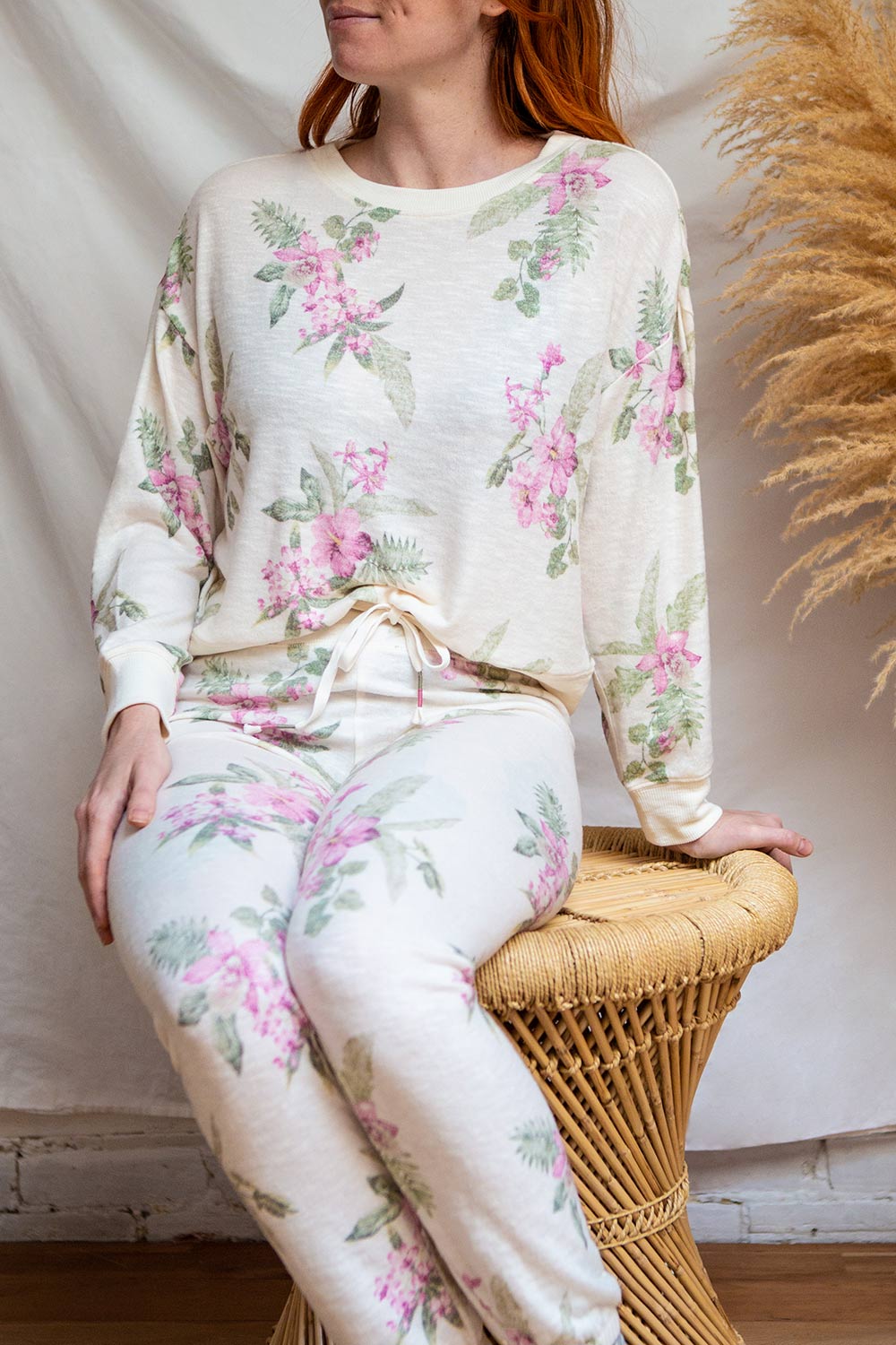 Paszkow White Floral Crew Neck Sweater | La petite garçonne on model