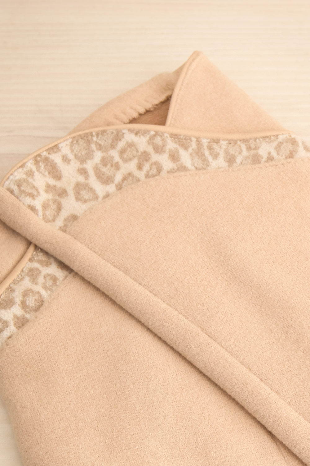 Paysage D'Automne Felt Gloves w/ Leopard Print | La petite garçonne front close-up